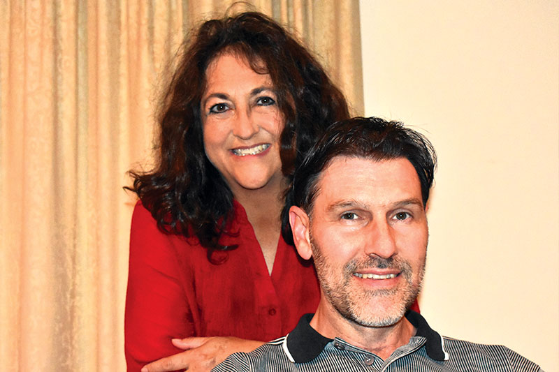 迈耶和他的妻子黛比 迈耶和他的妻子黛比