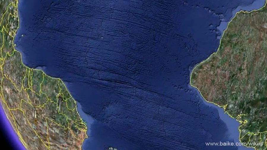 左边北美的褶皱山系与右边 斯堪的纳维亚半岛的褶皱山系相对应
