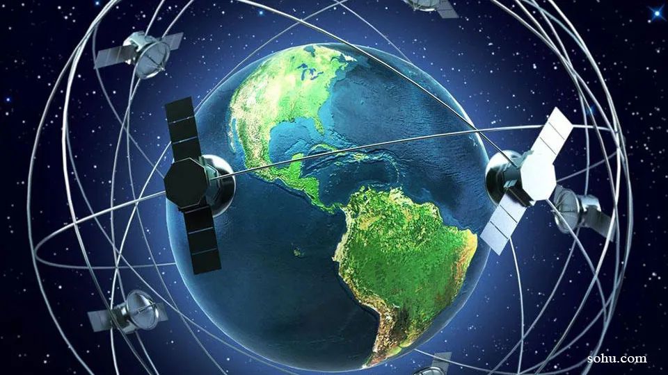 地球引力拉牵着无数的人造卫星