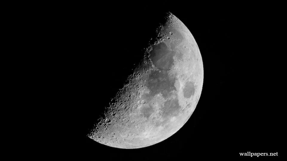 地平说模型只会出现一半被照亮的弦月