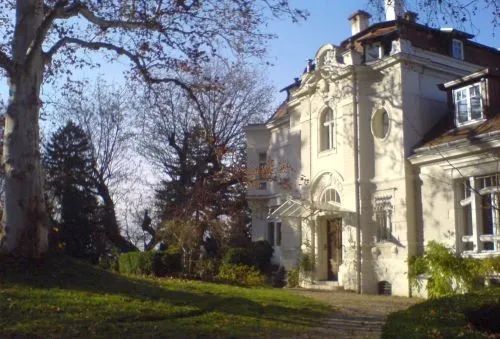 在奥地利的艾顿堡的会议现场