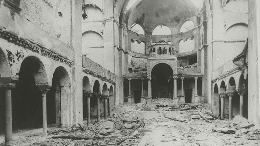 二战中大量欧洲犹太人的商铺被打砸的“水晶之夜”