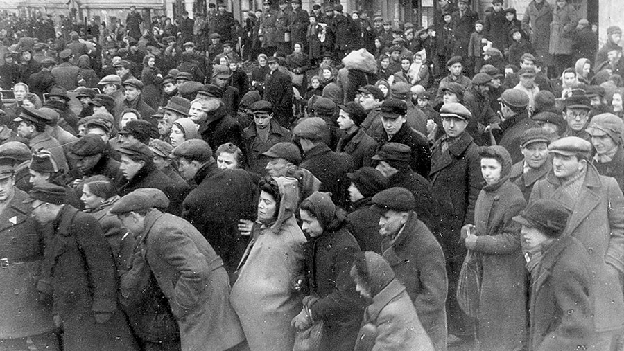 争相前往使领馆的犹太难民