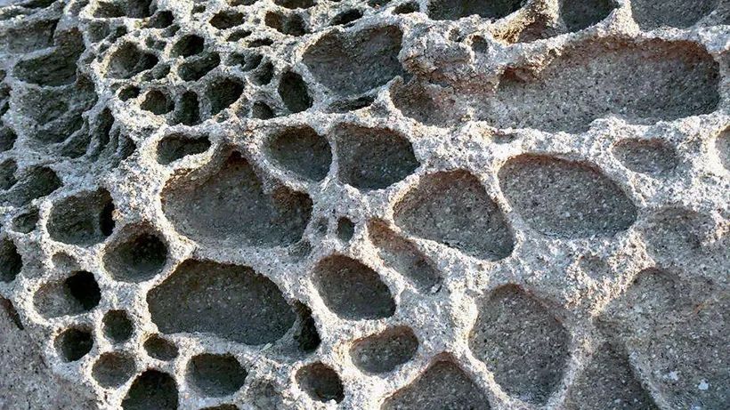 充满气孔的火山浮石
