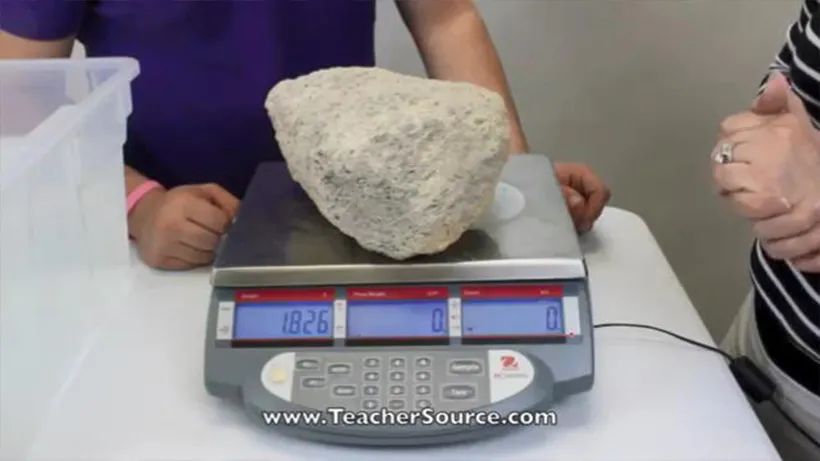 先对岩石称重