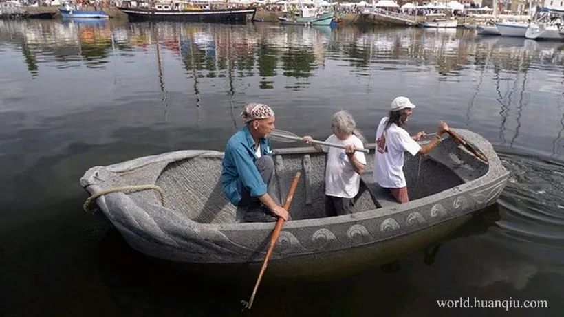 飘在水面上的“石筏”