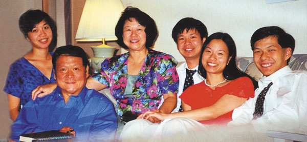 何仲柯医生全家福 何仲柯医生全家福